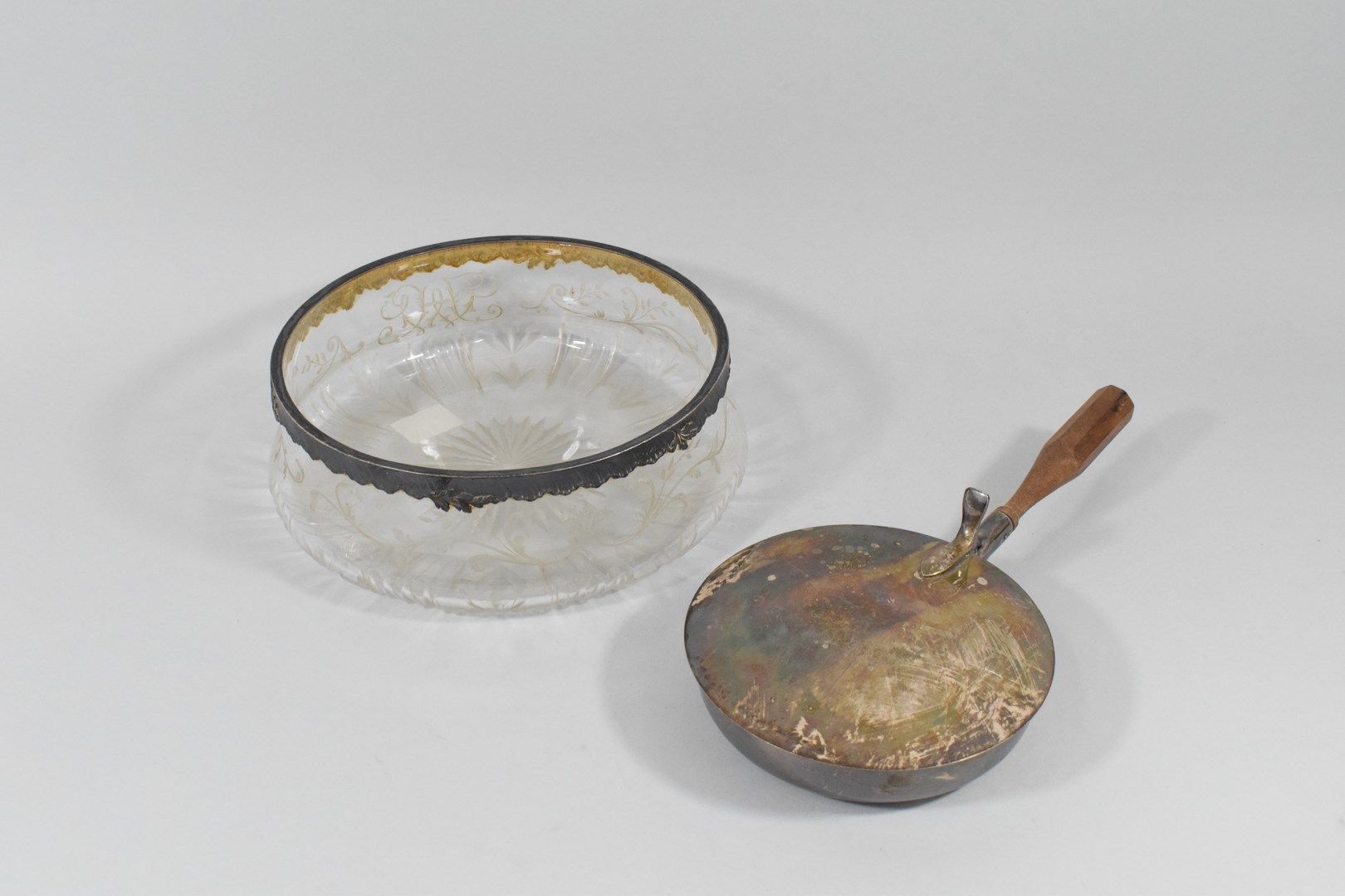 Null 设置包括一个沙拉碗和一个有盖的金属锅。



毛重：1822克。