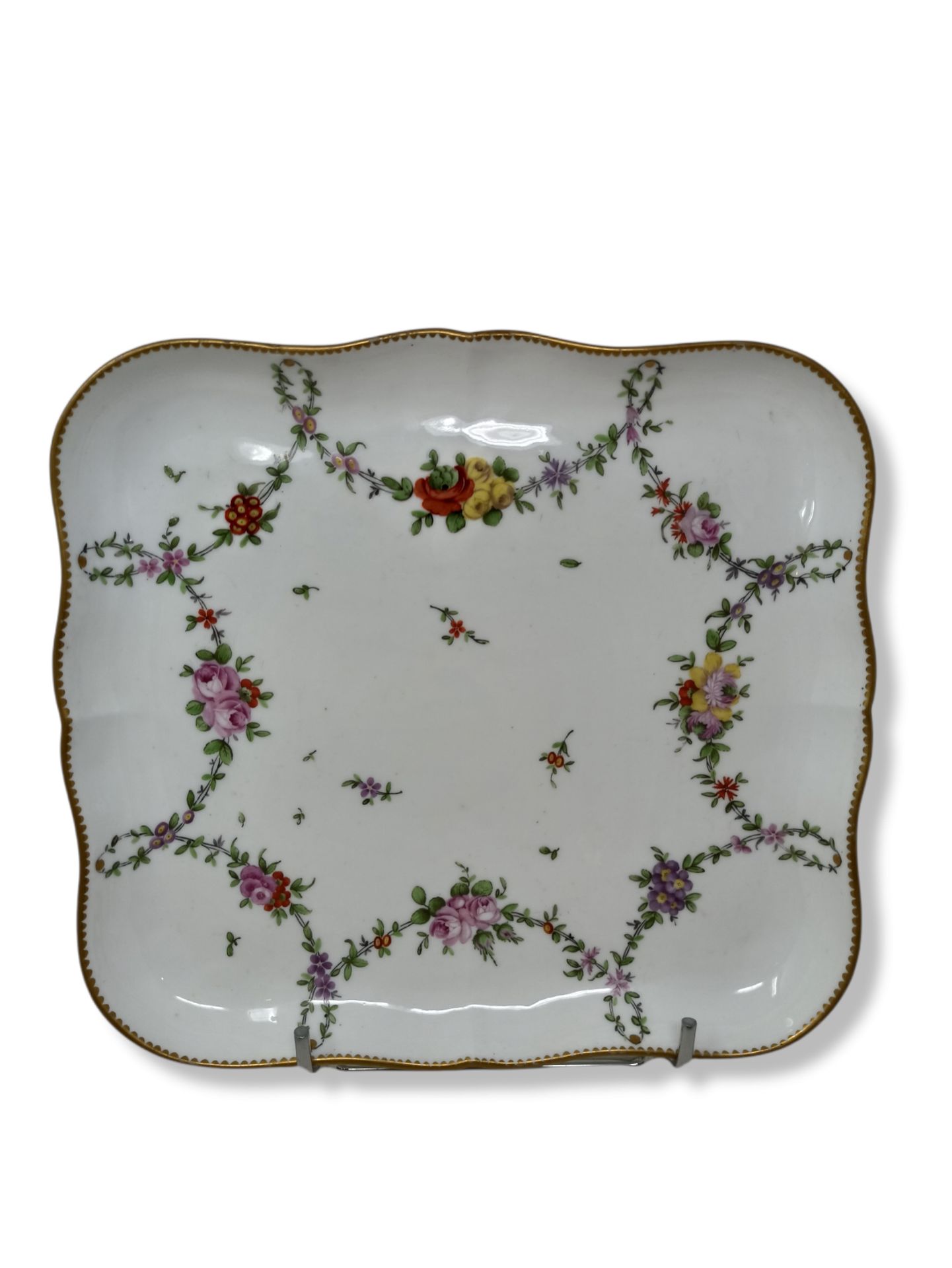 Null CLIGNANCOURT 

Small porcelain tray with polychrome decoration of garlands &hellip;