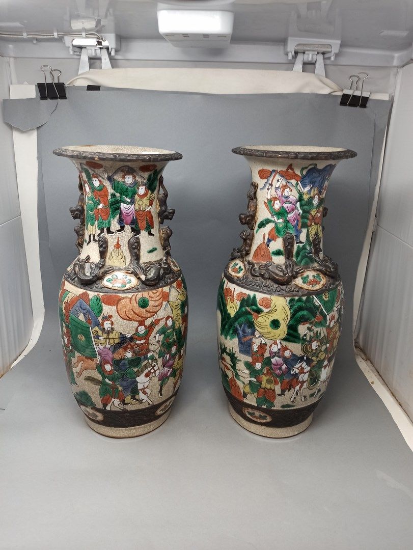 Null Pair of Nanking stoneware vases with polychrome enamel decoration of battle&hellip;