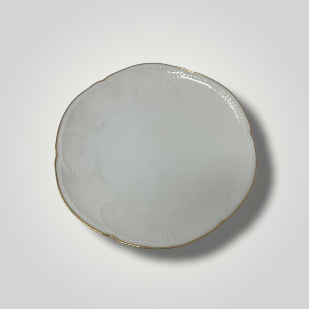 Null SEVRI 

Piccolo piatto o piattino in porcellana bianca, con l'ala decorata &hellip;