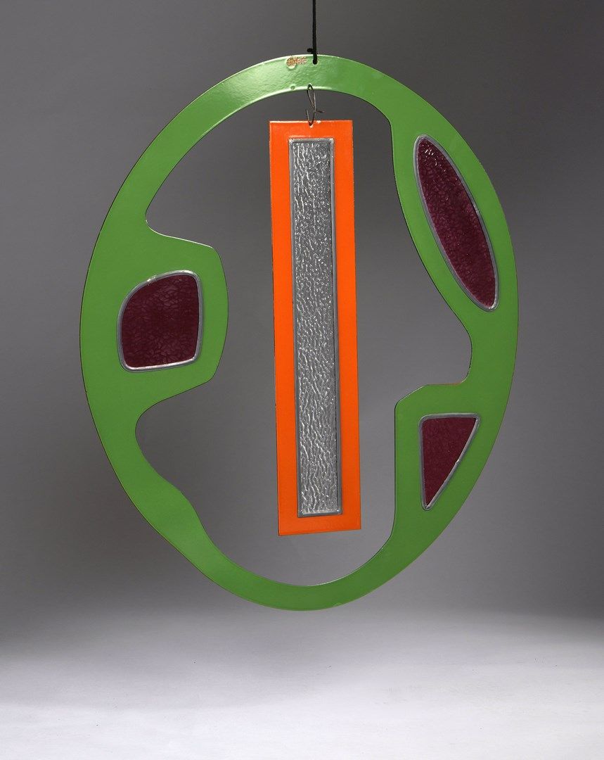 Null 勒霍特-埃莱娜（1962年出生）

面罩

切削钢，双面珐琅和彩色玻璃

签名

90 x 78 cm