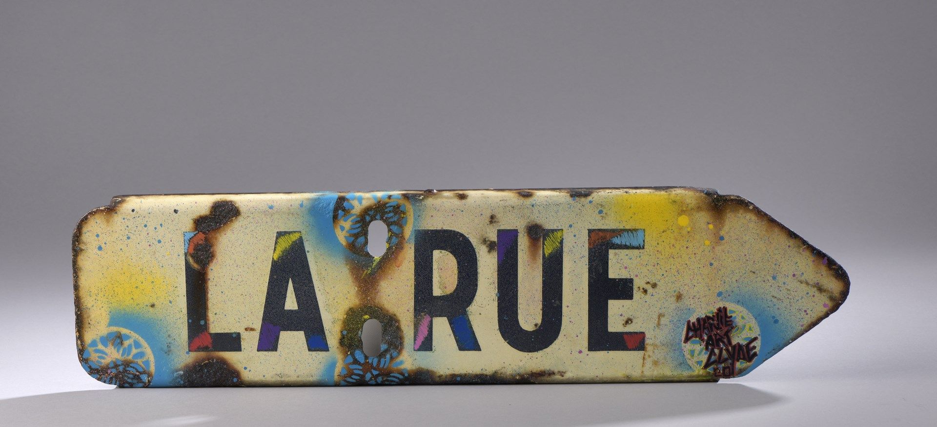 Null CHARLIE ART CLYDE (born 1978)

The street, 2020

Customized street sign by &hellip;