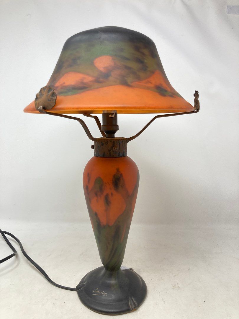 Null Schneider

Lamp in green marbled glass on orange background. Signed. 

H. 4&hellip;