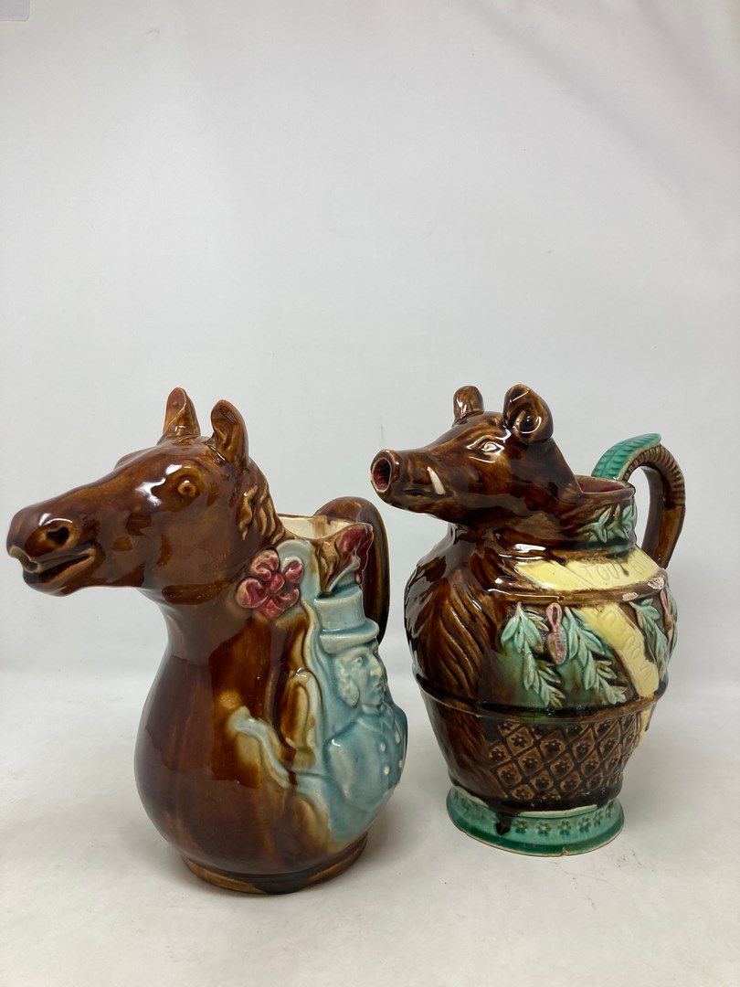 Null 
Lot of two pitchers representing a pig and a horse in barbotine. 




(chi&hellip;