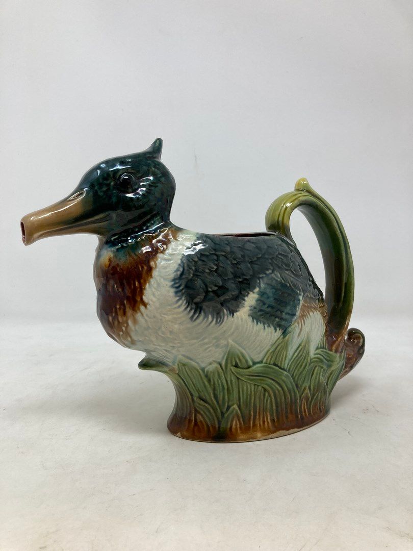 Null Orchies 

Pitcher with duck. 

H. 21cm