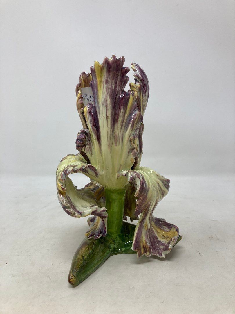 Null Delphin Massier 

Vase aux iris jaunes violettes. 

H. : 20cm