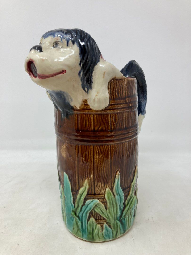Null Orchies

Pitcher Dog with barrel. 

H. 25cm
