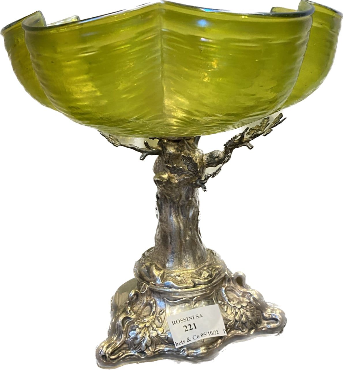 Null Loetz, dans le goût de

Coupe en verre irisée sur une monture représentant &hellip;