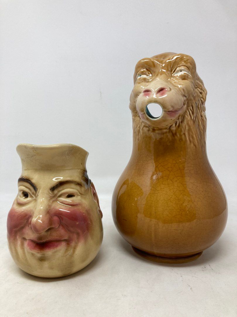 Null Sarreguemines

Dos jarras con un mono y un grotesco. 

H. 14 y 25cm