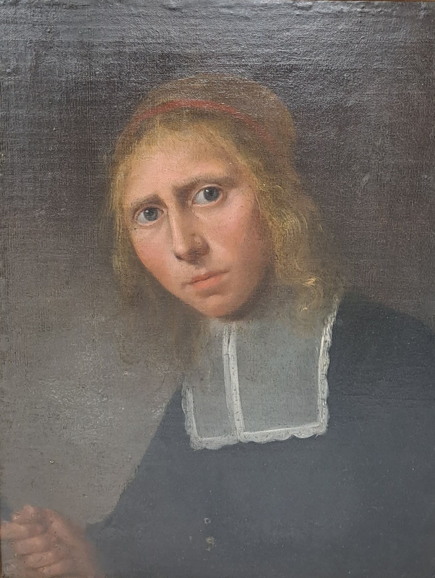 Null 19世纪的法国学校

女人四分之三的肖像，带着蕾丝领，头发上系着红丝带

布面油画，装在面板上

H.47,5 - W. 38 cm
