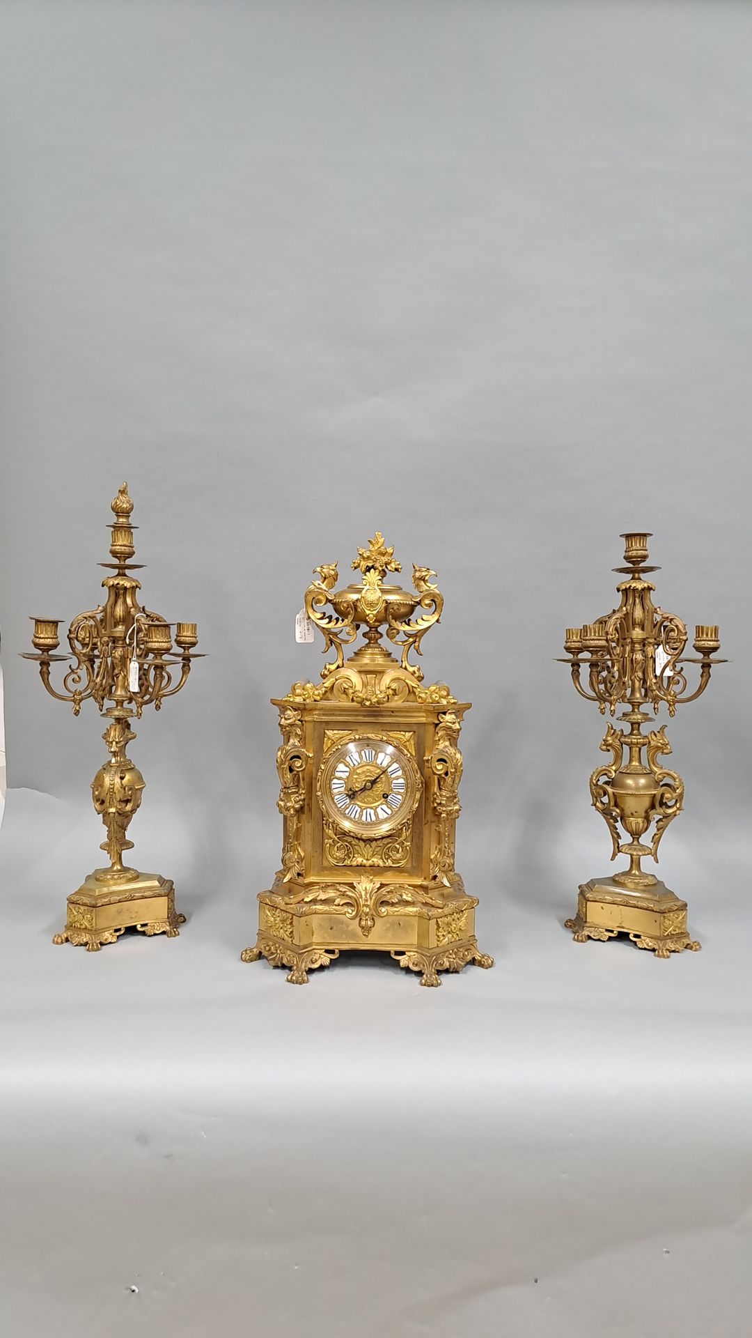 Null Chased and gilded bronze mantel set consisting of a clock in the form of a &hellip;