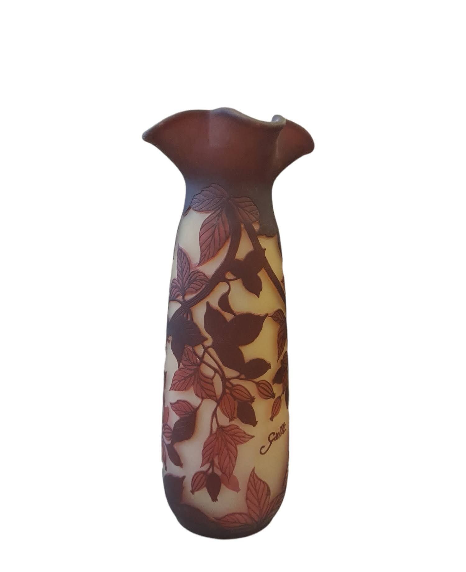 Null GALLE (Dans le goût de)

Vase à col polylobé en pâte de verre à décor dégag&hellip;