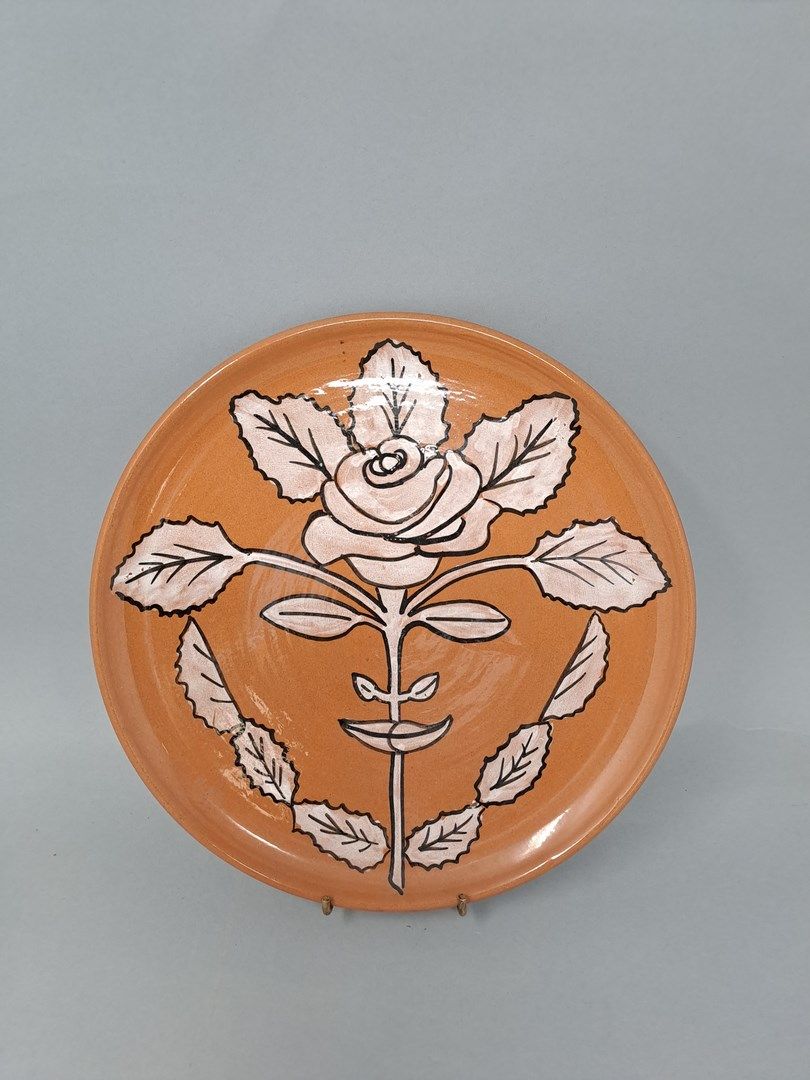 Null 让-马莱斯(Jean MARAIS) (1913-1998)

Vallauris赤土的盘子，有白色珐琅的玫瑰花装饰。

有签名和编号的作品（98/1&hellip;