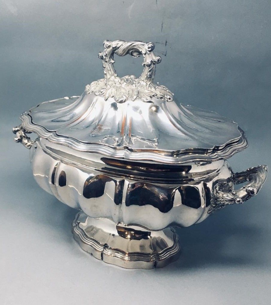 Null BALAINE Charles

A tureen engraved with a coat of arms of alliance, in doub&hellip;