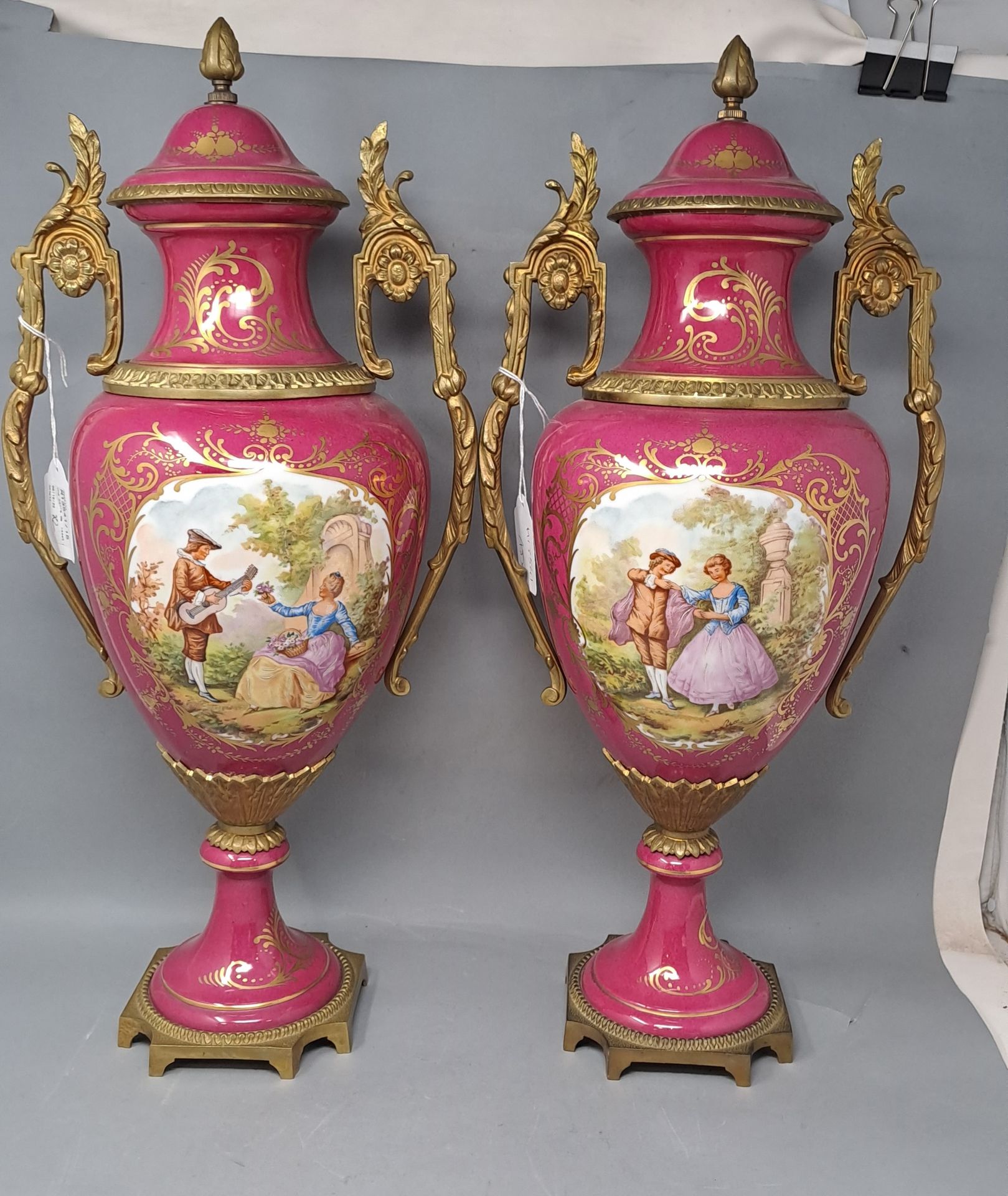 Null SEVRES (In the taste of)

Pair of covered vases of baluster shape in porcel&hellip;