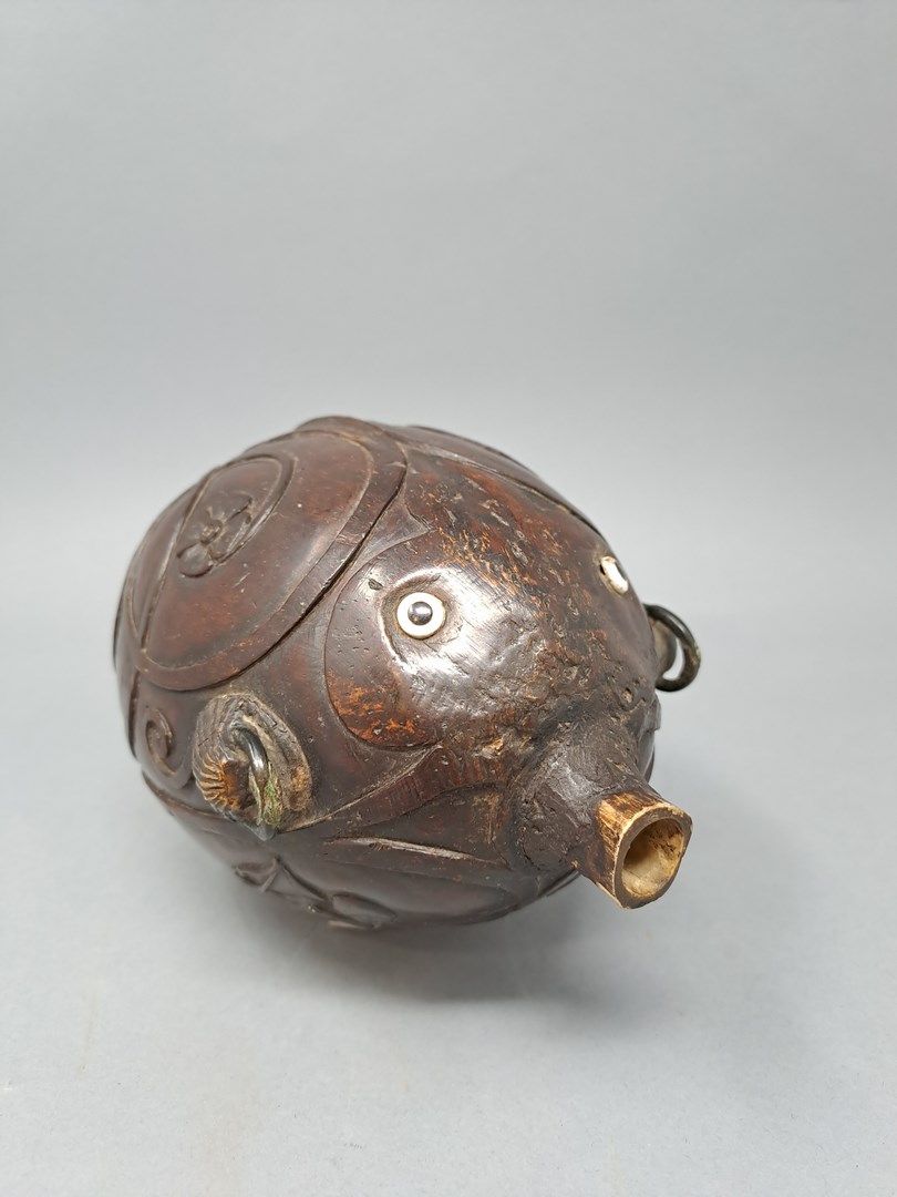 Null Coconut powder flask representing a fish with carved decoration of Venus dr&hellip;