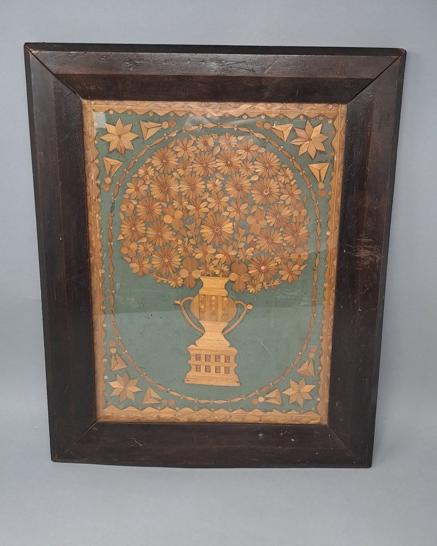 Null Decorative frame in straw marquetry representing a flowering vase in a fram&hellip;