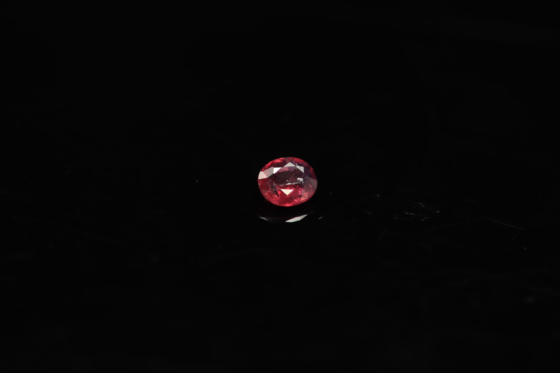 Null Oval ruby on paper. 

Weight : 1.13 ct. 



Dimensions : 6.5 mm x 5.8 mm