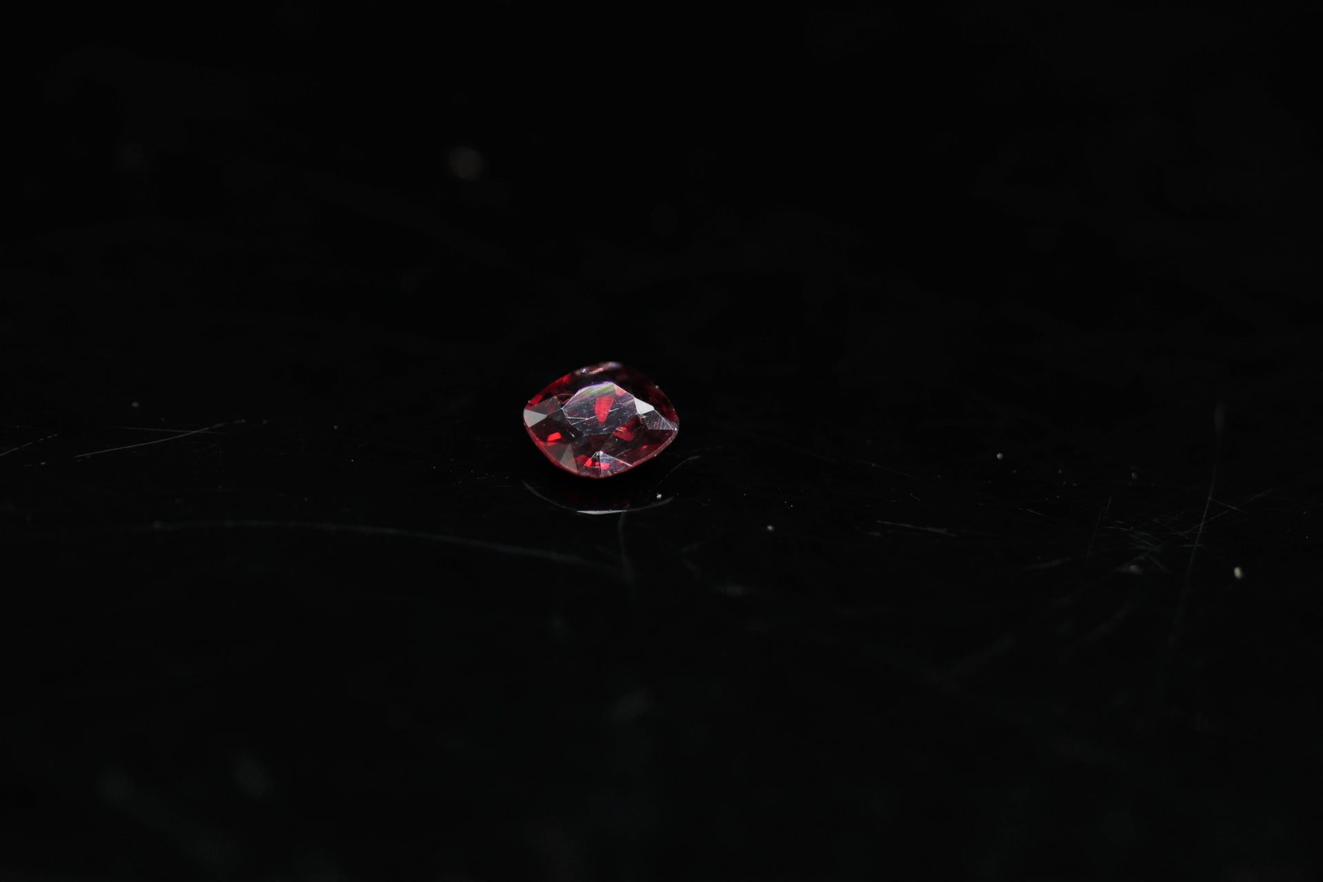 Null Cushion red spinel on paper. 

Weight : 0.54 ct. 



Dimensions : 5.5 mm x &hellip;