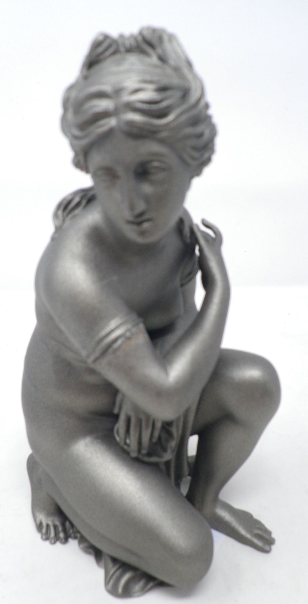 Null Afrodita sentada sobre una tortuga, bronce con pátina metálica (contemporán&hellip;