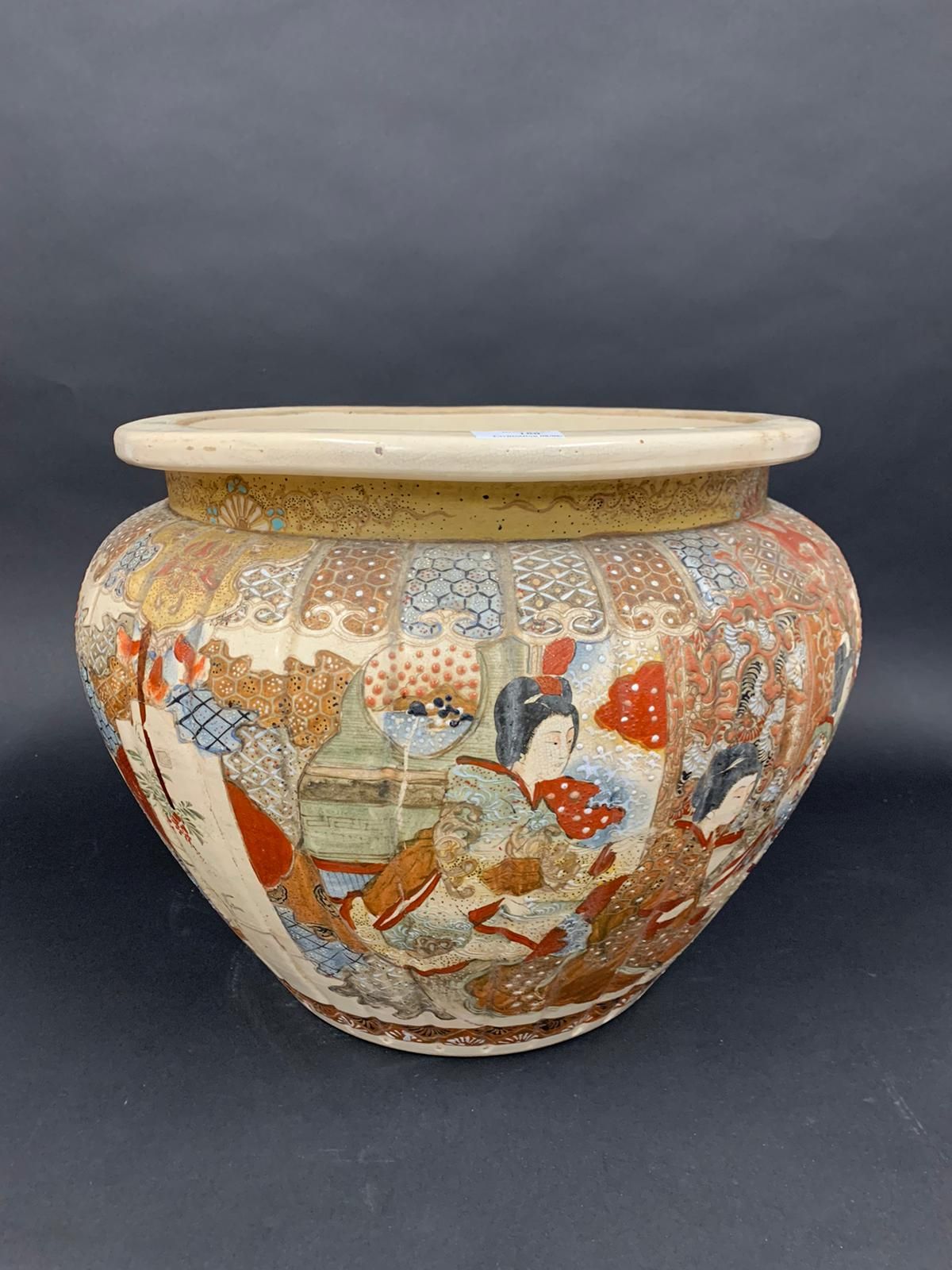 Null Large pot in Satsuma earthenware enamelled polychrome with characters. (Cra&hellip;