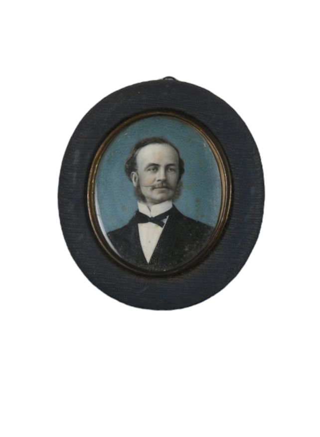 Null 法国学校 19世纪下半叶



亨利-约瑟夫-莫兰丁-德-布瓦西（1835-1869）的画像。

他身穿蓝色背景的黑色外套。



椭圆形的迷你型。鎏&hellip;