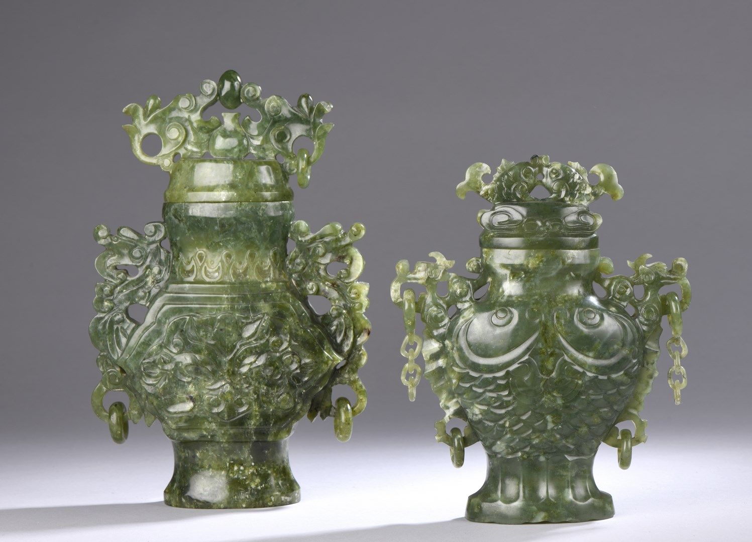 Null CHINE - XXe siècle

Deux vases en serpentine verte sculpté, l'un à décor de&hellip;