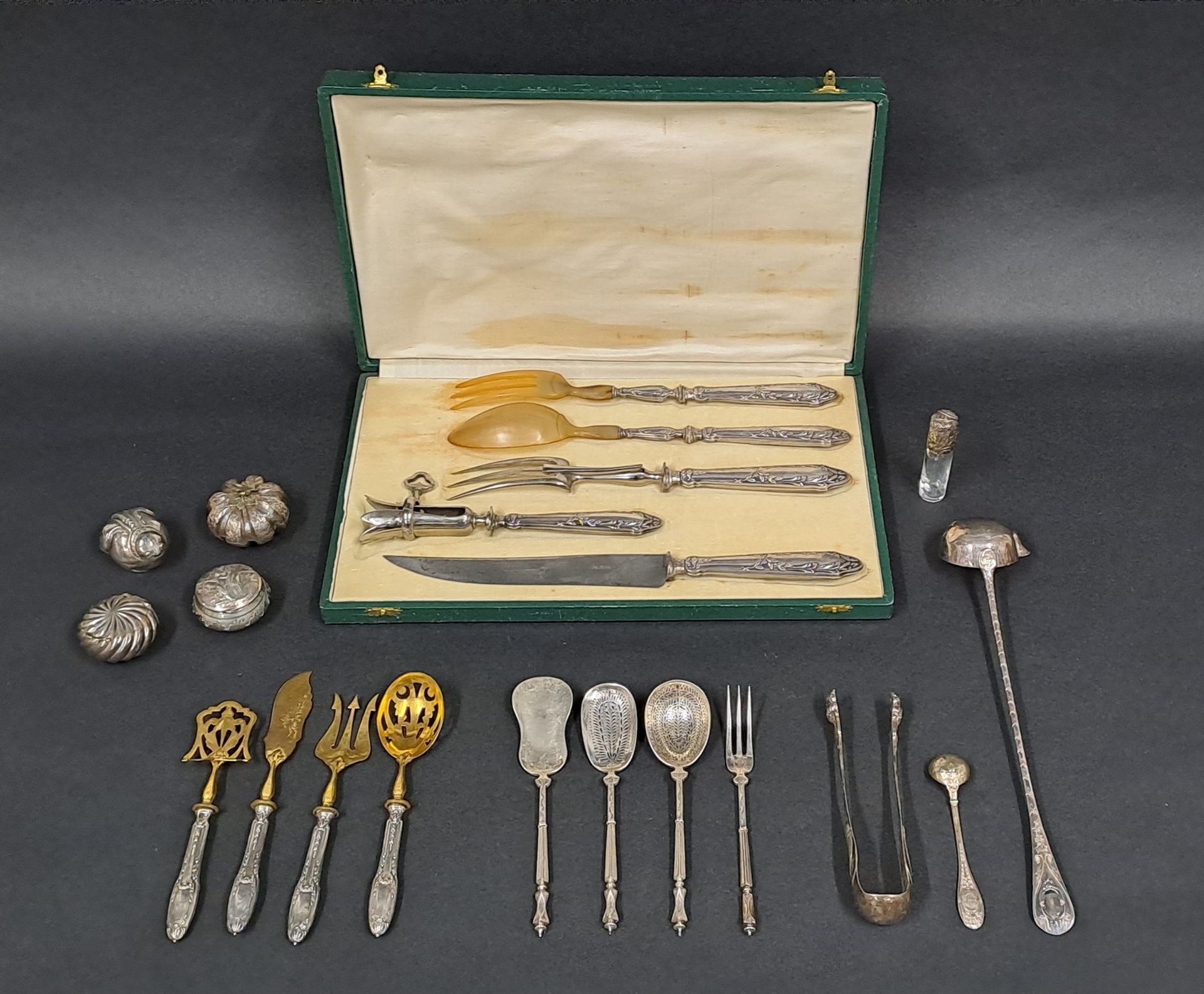 Null Set of silver flatware including a box with five pieces of cutlery includin&hellip;