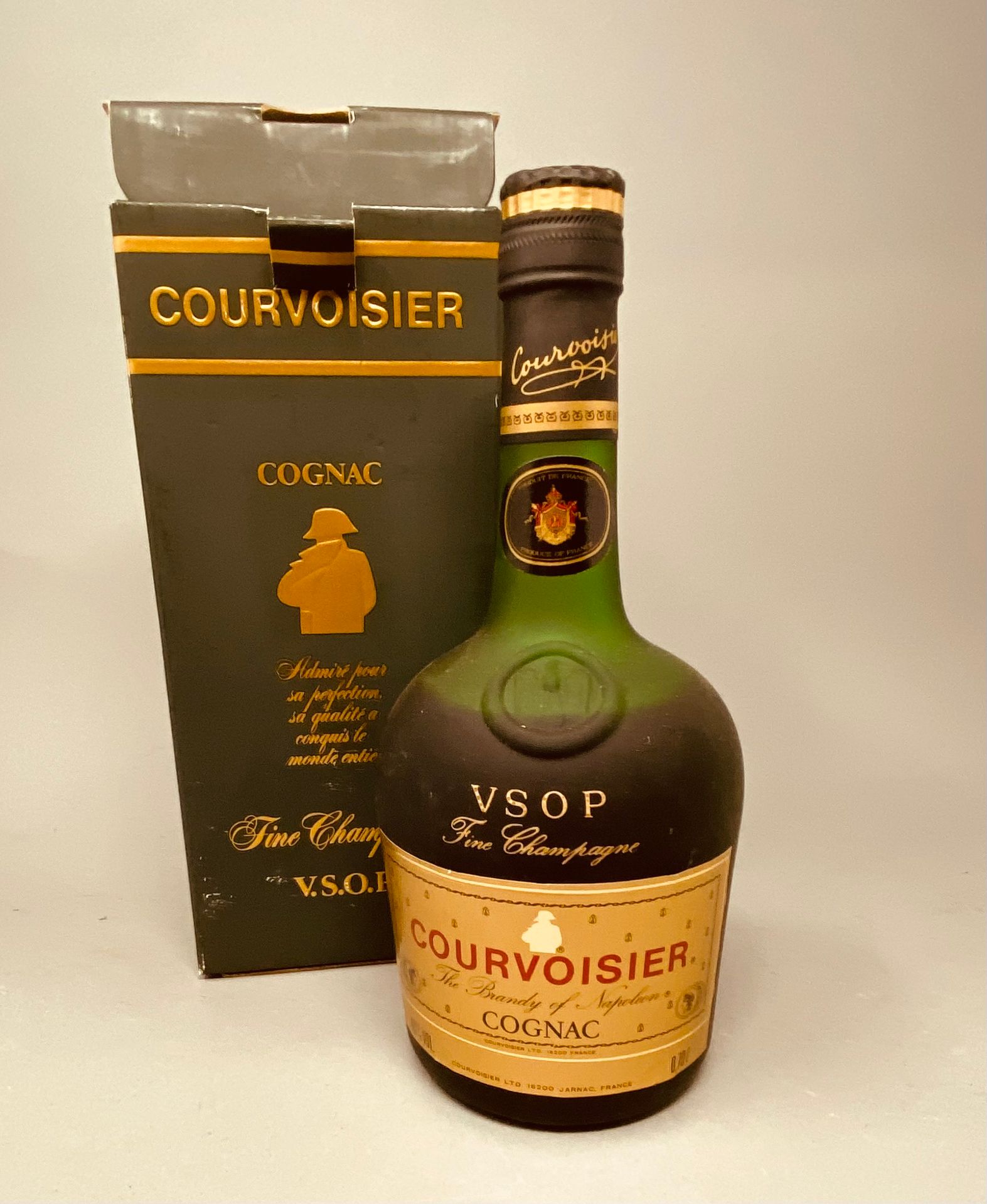 Null COURVOISIER
Bottle of Fine Champagne VSOP. In its cardboard box.
0.70 l - (&hellip;