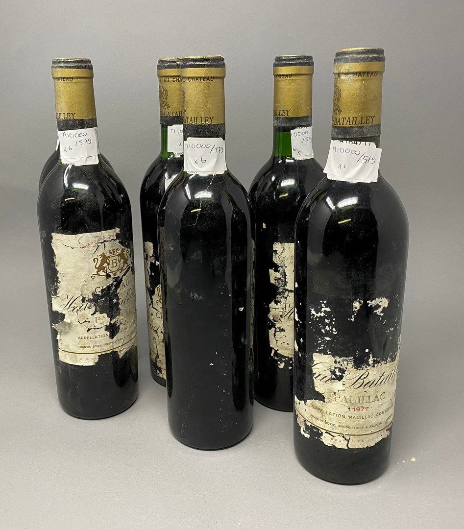 Null 6 Flaschen Rotwein, abgerissenes Etikett