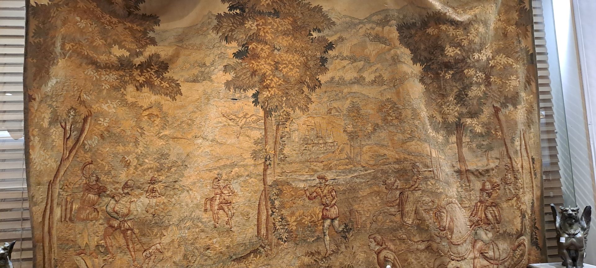 Null 表现绿色风景中的狩猎场景的奥布松挂毯
19世纪 
磨损、事故、撕裂、修复、孔洞
198 x 244 cm