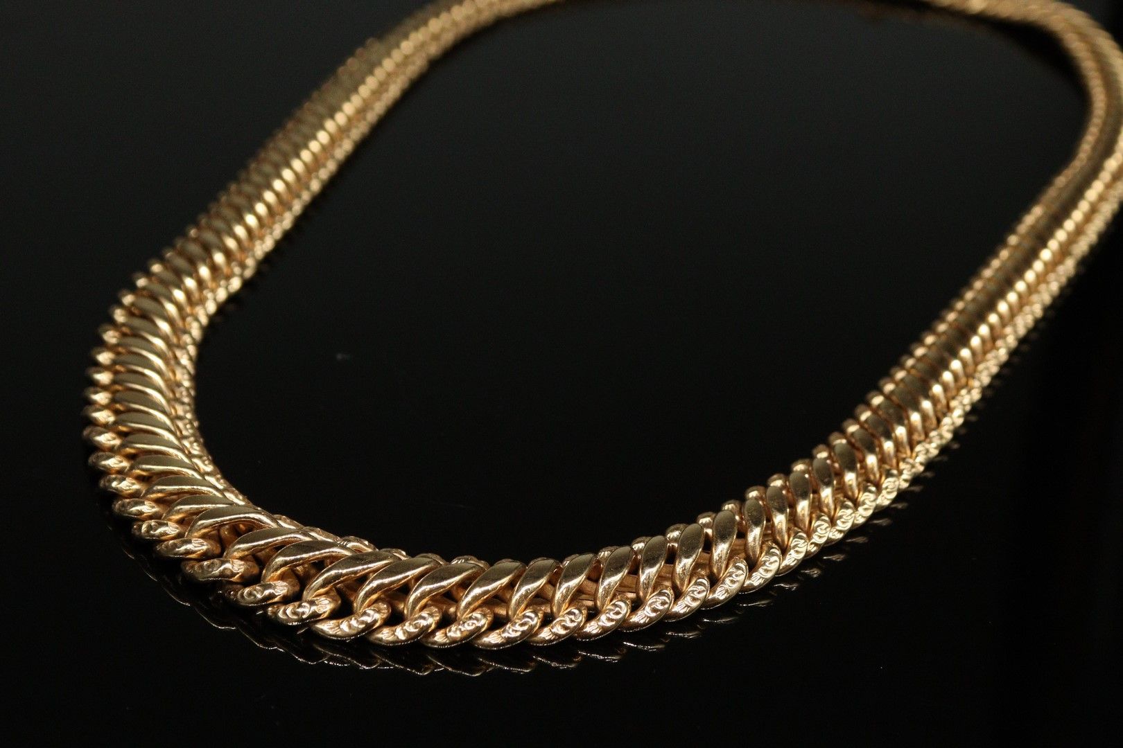 Null Necklace in yellow gold 18k (750).

Necklace : 45 cm - Weight : 32.60 g.