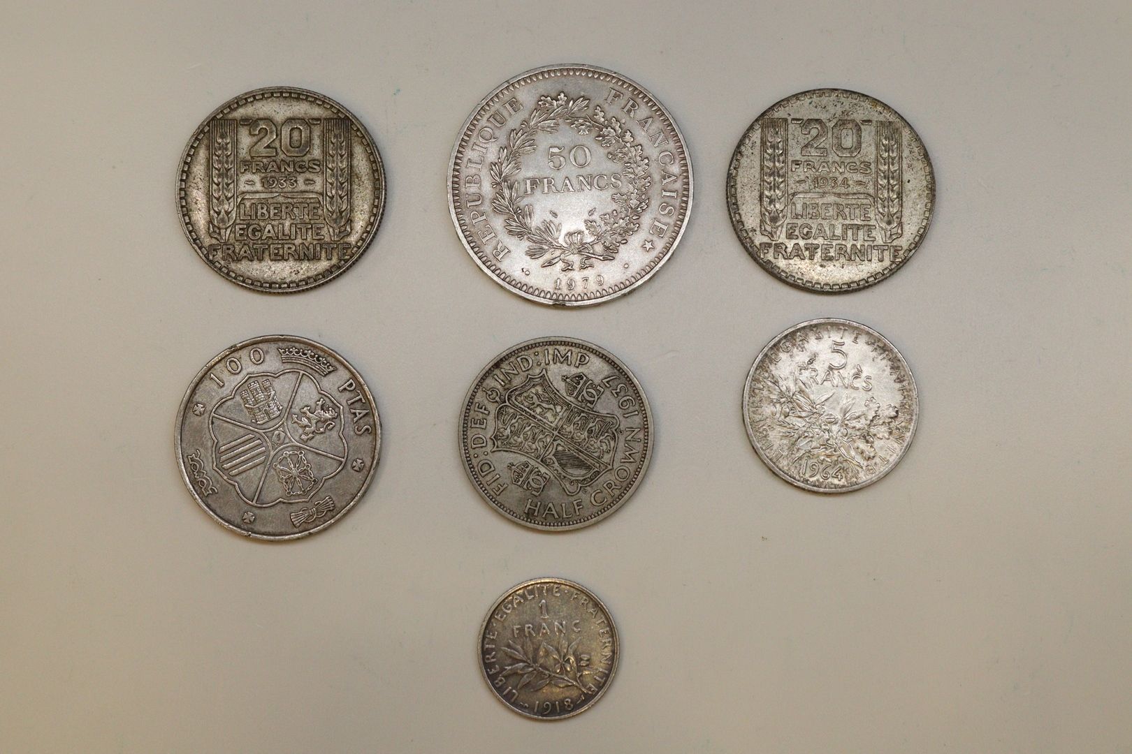 Null Lot of silver coins mainly XXth. 

Weight : 120 g.