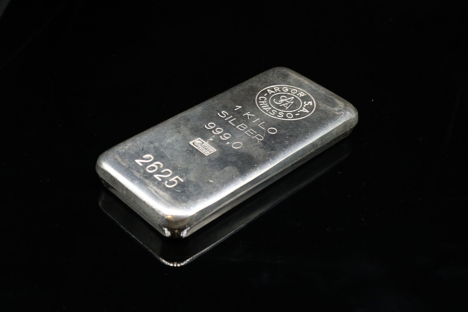 Null A silver ingot " ARGOR SA CHIASSO " of 1 kg at 999% N° : 2625