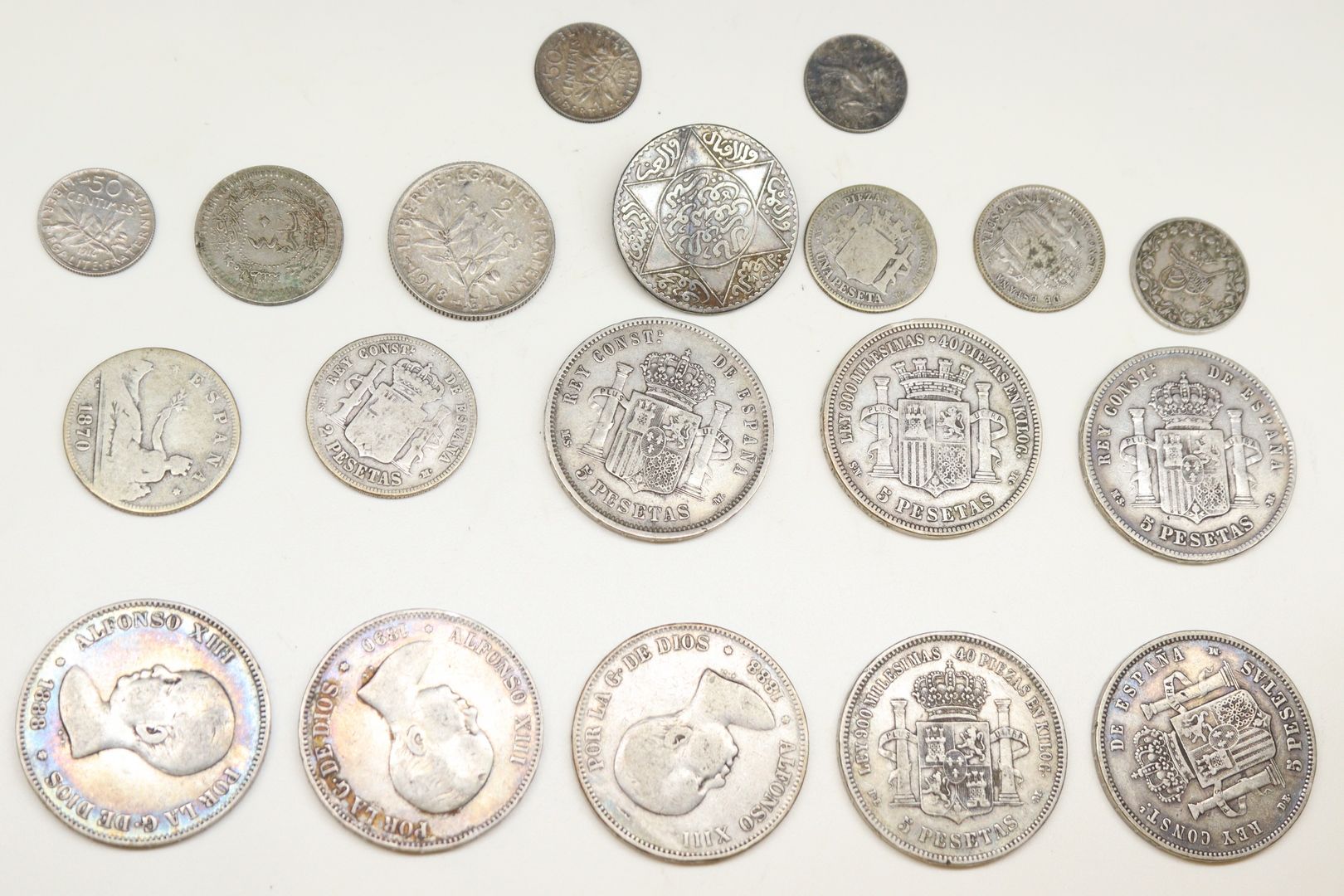 Null Set di monete d'argento:

- 5 pesetas "Governo provvisorio" 1870.

- 5 pese&hellip;