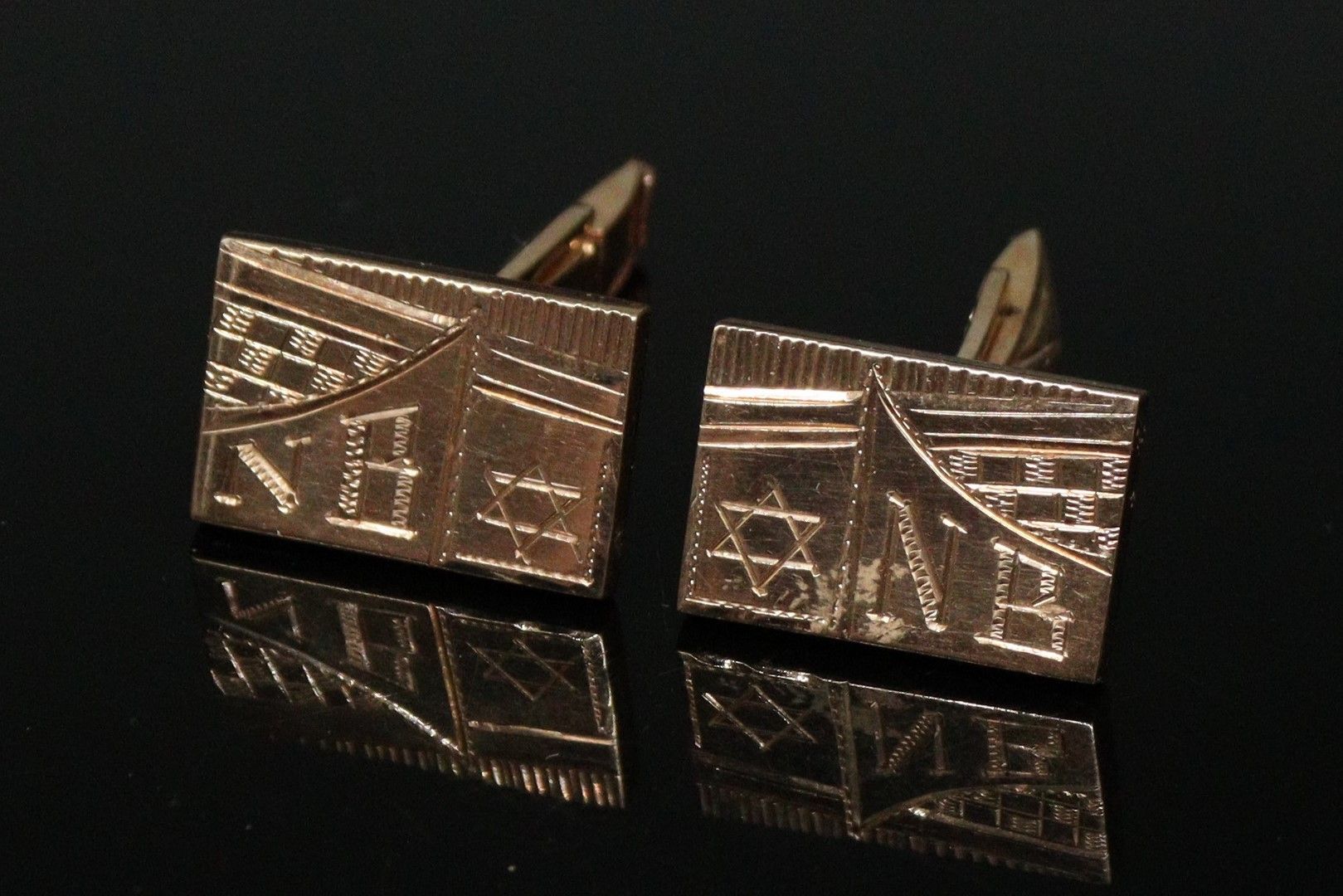 Null Par de gemelos rectangulares de oro amarillo de 14 quilates (585), grabados&hellip;