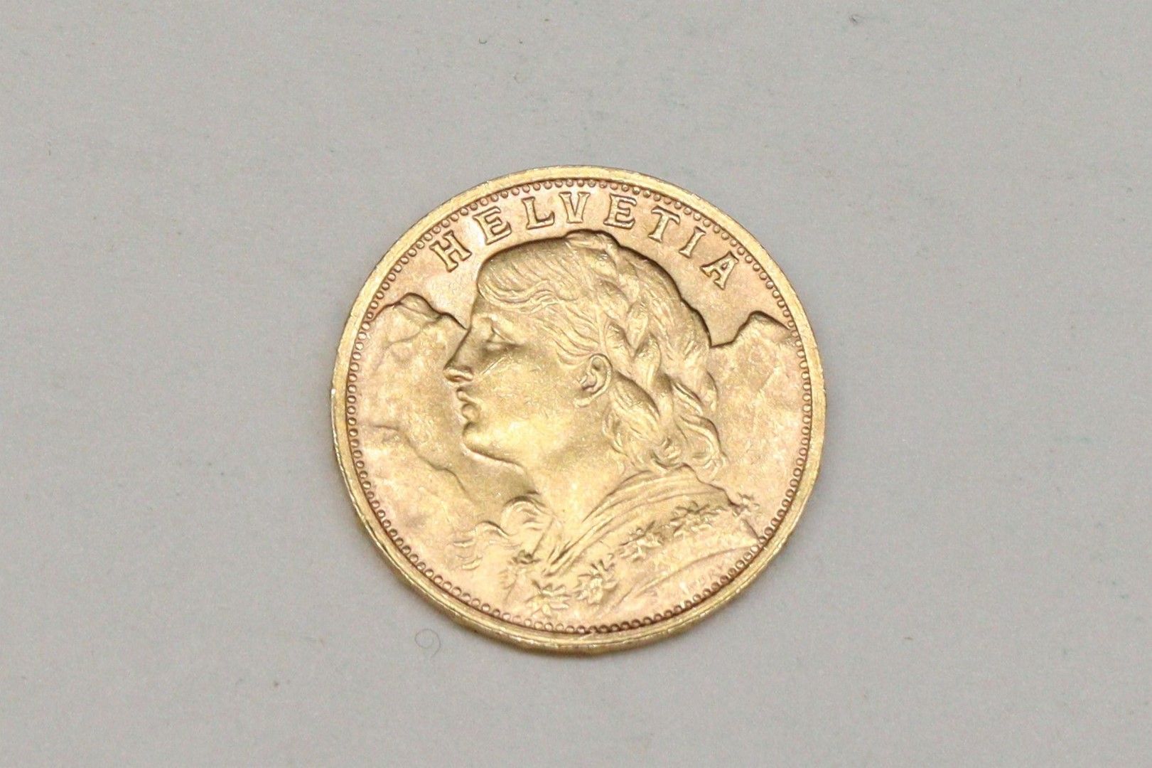 Null Gold coin of 20 Swiss Francs (1935). 

Weight : 6.45 g.