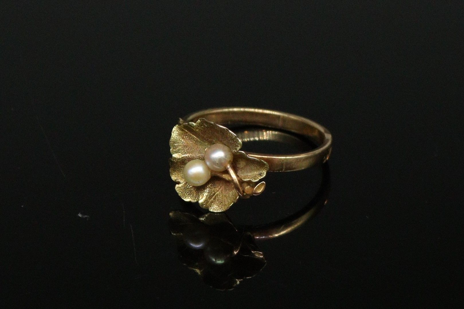 Null Bague fleur en or jaune 18k (750), la corolle supportant deux petites perle&hellip;