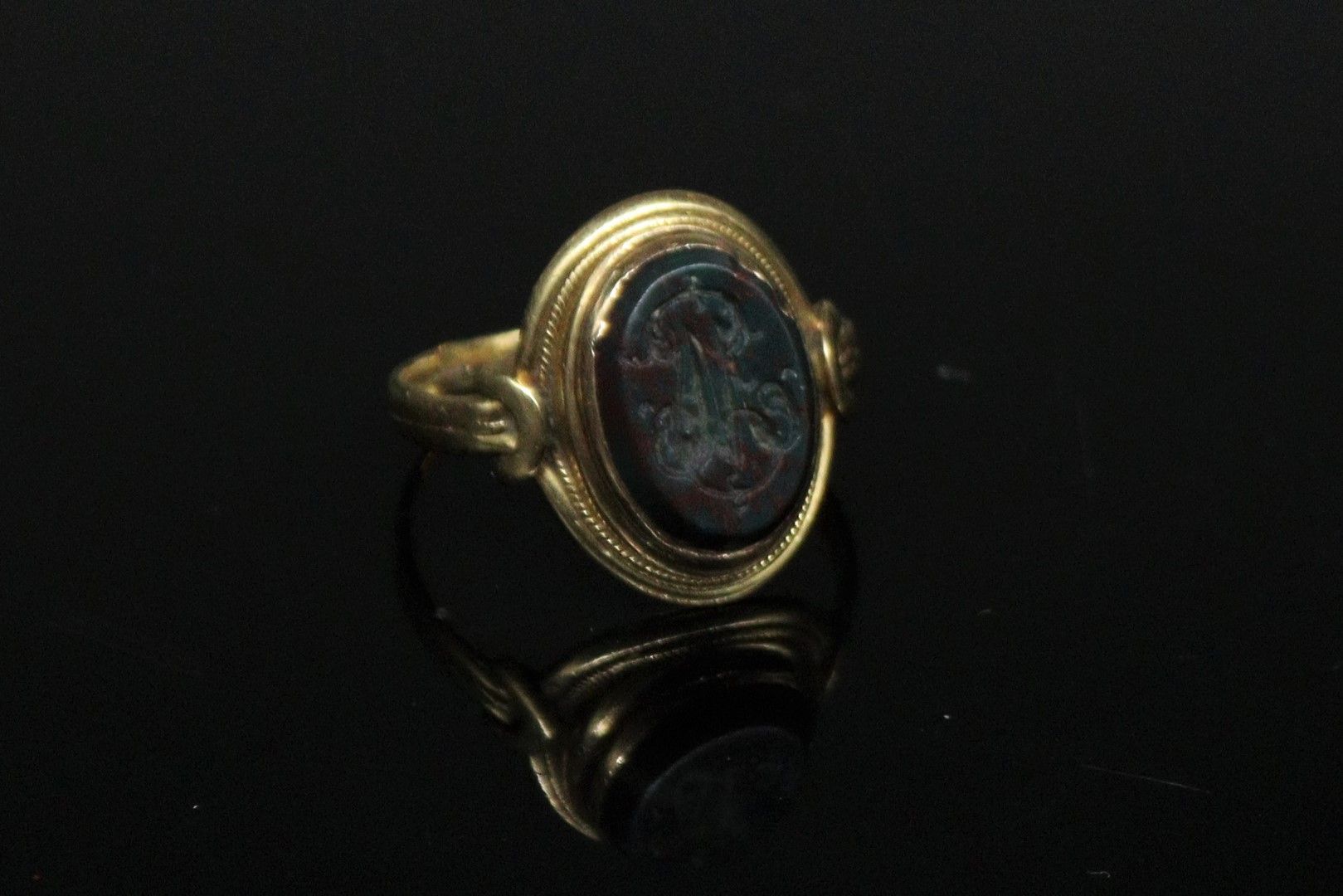 Null Yellow gold ring 18k (750) set with an intaglio. 

Work of the 19th century&hellip;