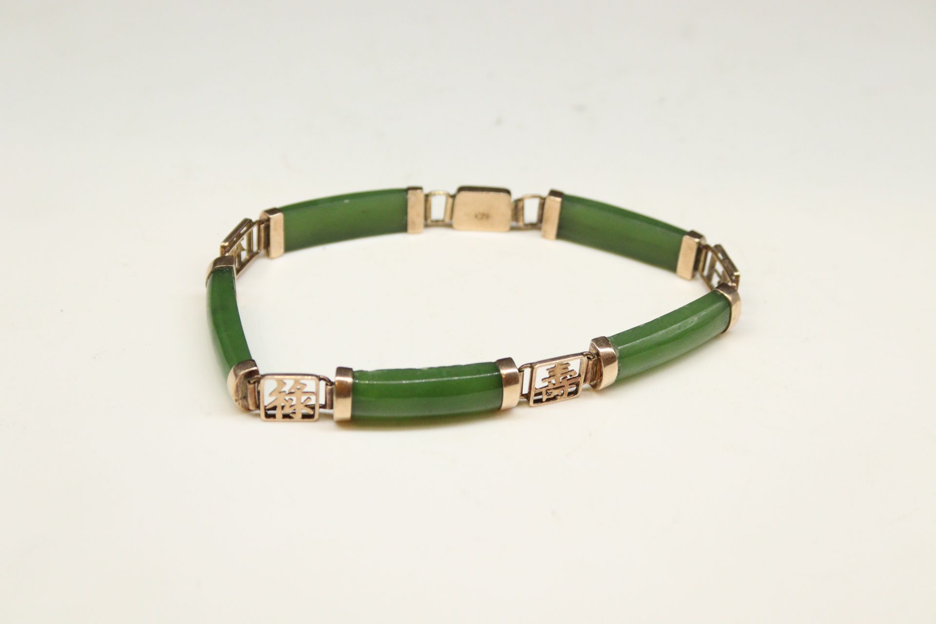 Null 
9k yellow gold bracelet (375) alternating jade plate and link featuring As&hellip;
