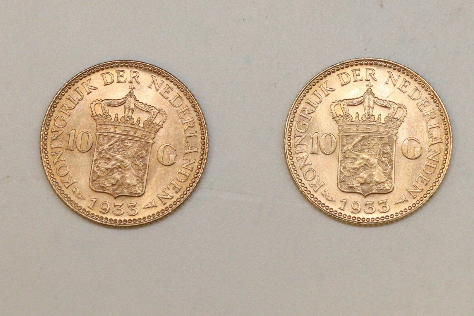Null Lot von zwei Goldmünzen im Wert von 10 Gulden (1933 x 2).

TTB bis SUP. 

G&hellip;