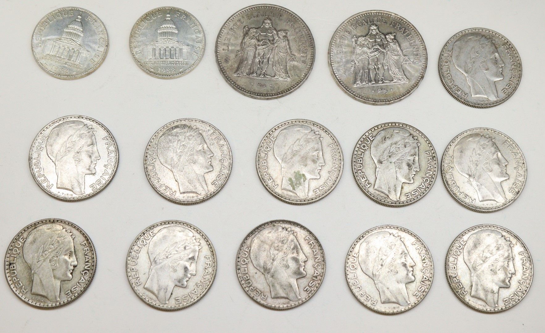 Null Lot of silver coins including Francs Turin, Hercules Semeuse 

Weight : 495&hellip;