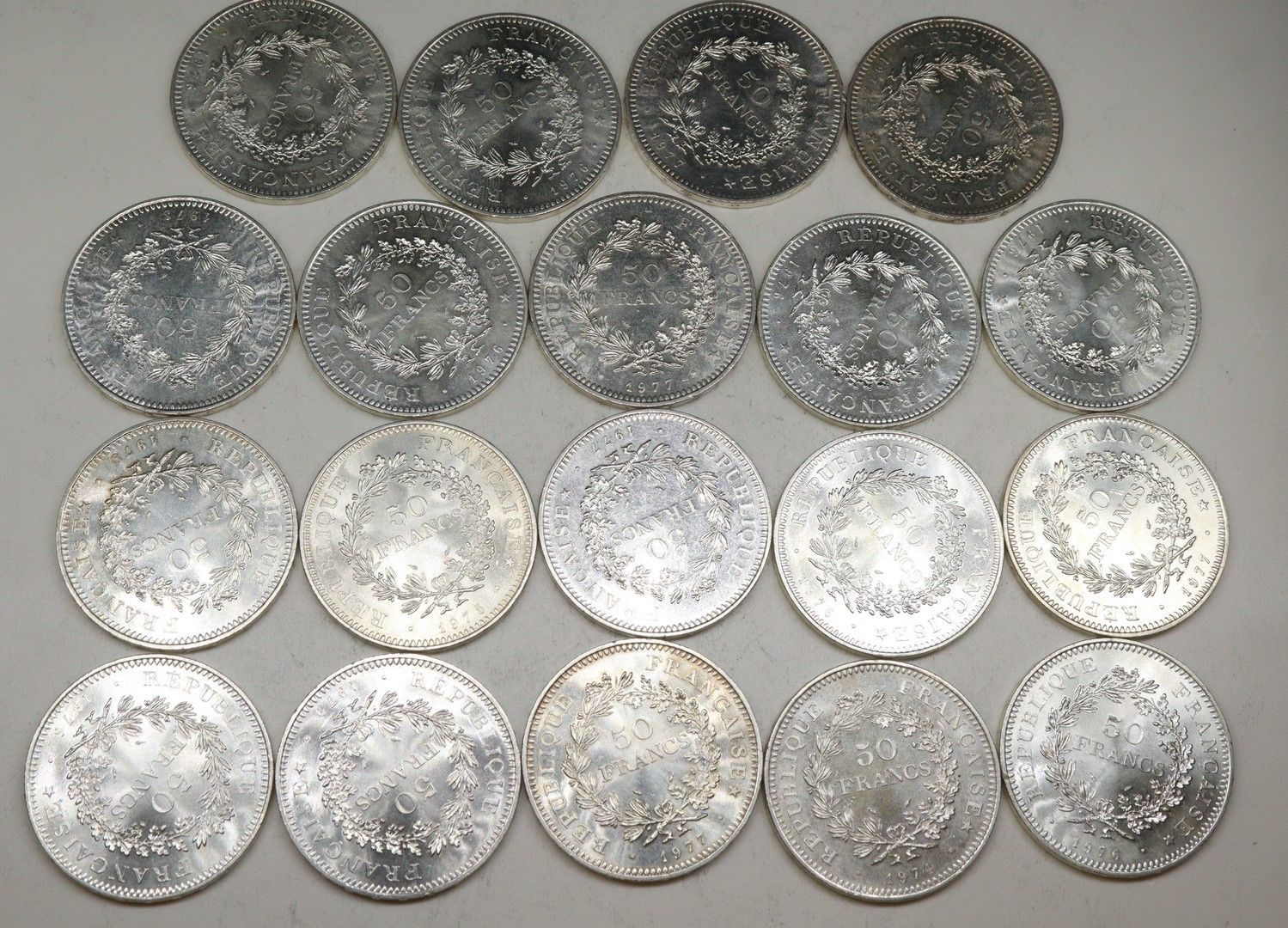 Null Lotto di 19 monete d'argento da 50 franchi tipo Ercole dal 1974 al 1979. SU&hellip;
