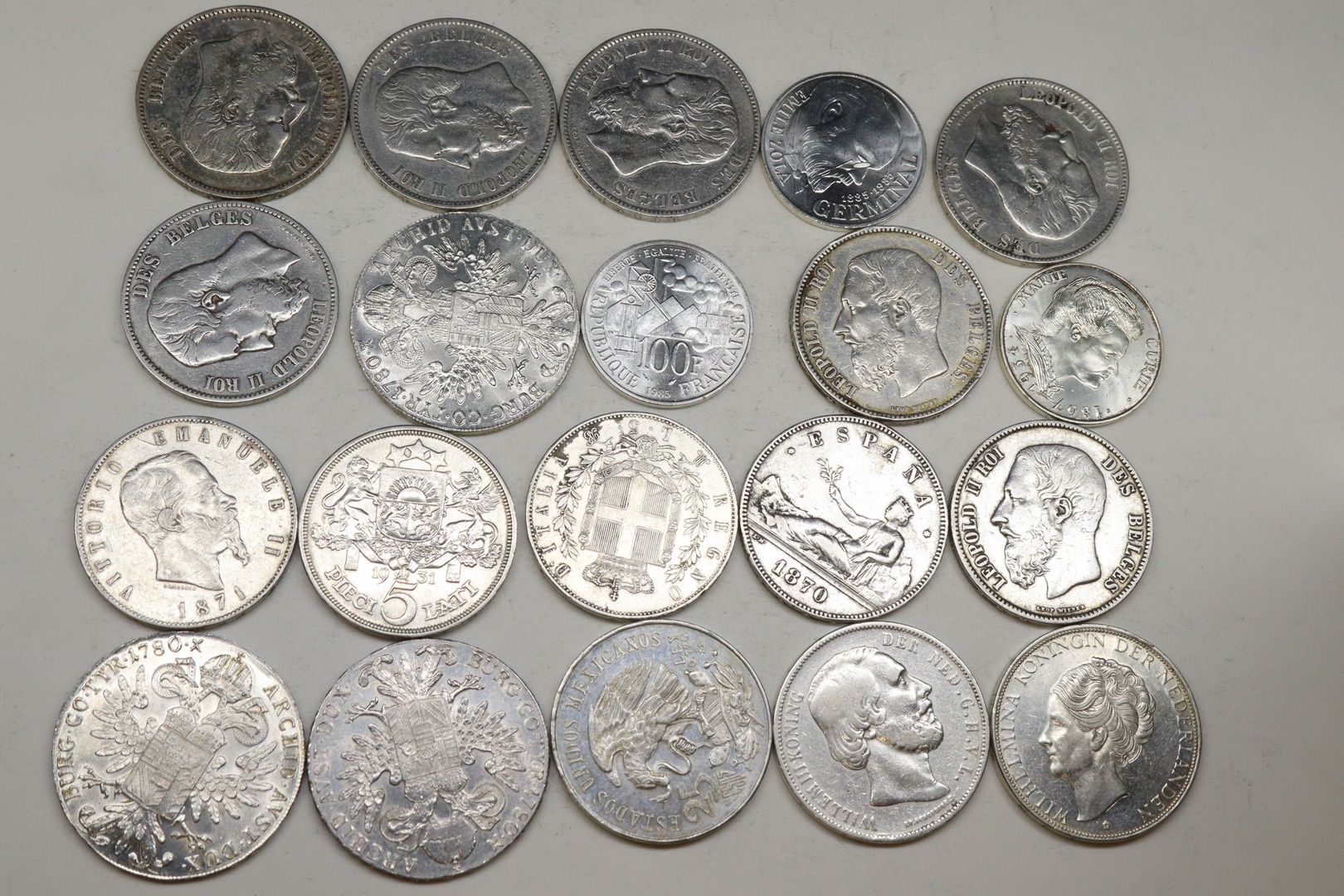 Null Lote de 88 monedas de plata que incluye : 

26x Sembrador de plata de 5 fra&hellip;