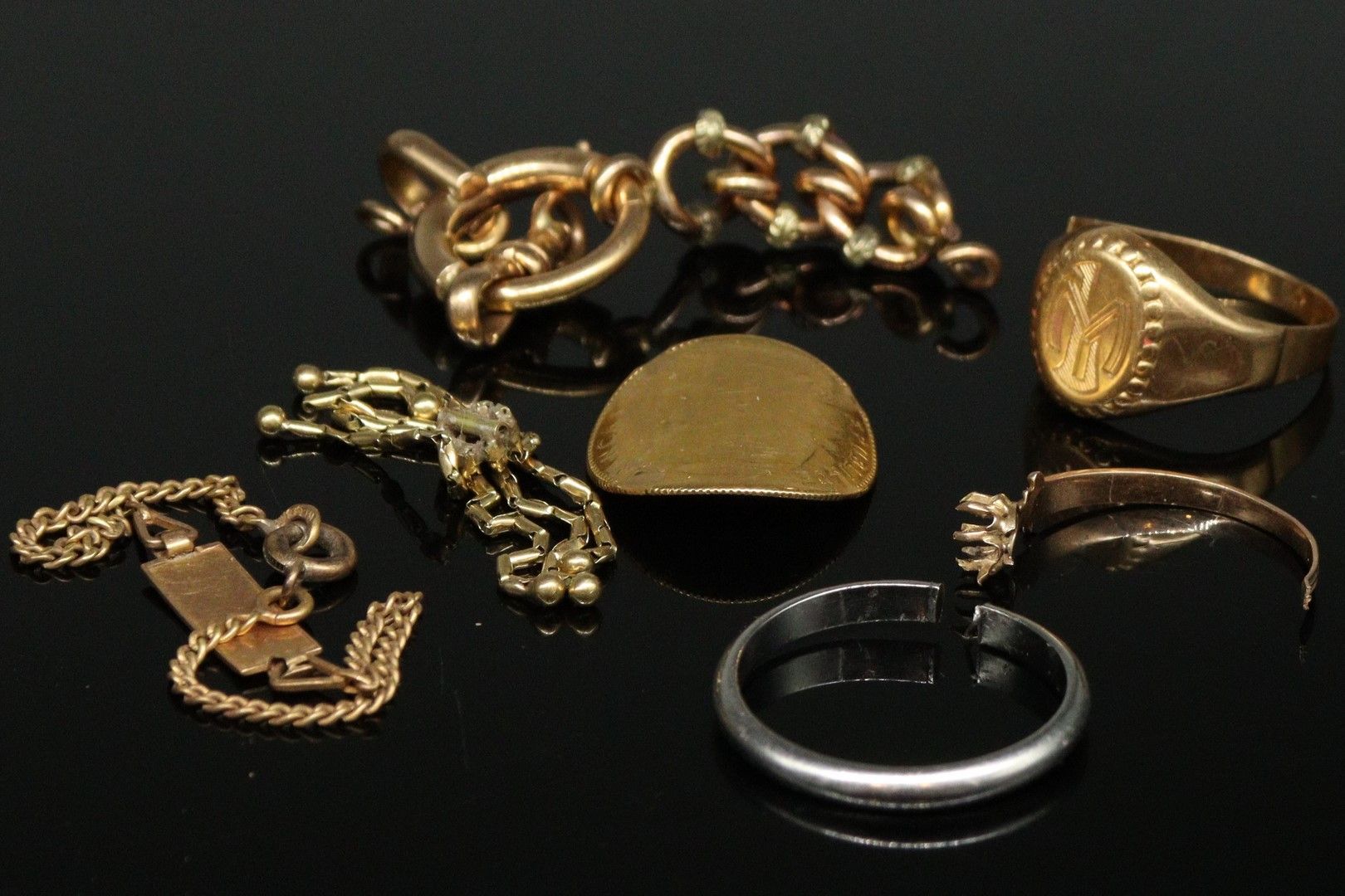 Null 18k(750)黄金和白金碎片：10法郎的Coq硬币，切开的女式签名戒指，chatelaine扣，婴儿链，一块戒指支架，一个切开的结婚戒指，一个碎片。&hellip;