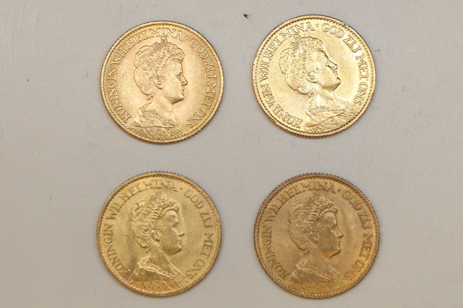 Null Lot de quatre pièces en or de 10 gulden (1912 x 4)

TTB à SUP. 

Poids : 26&hellip;