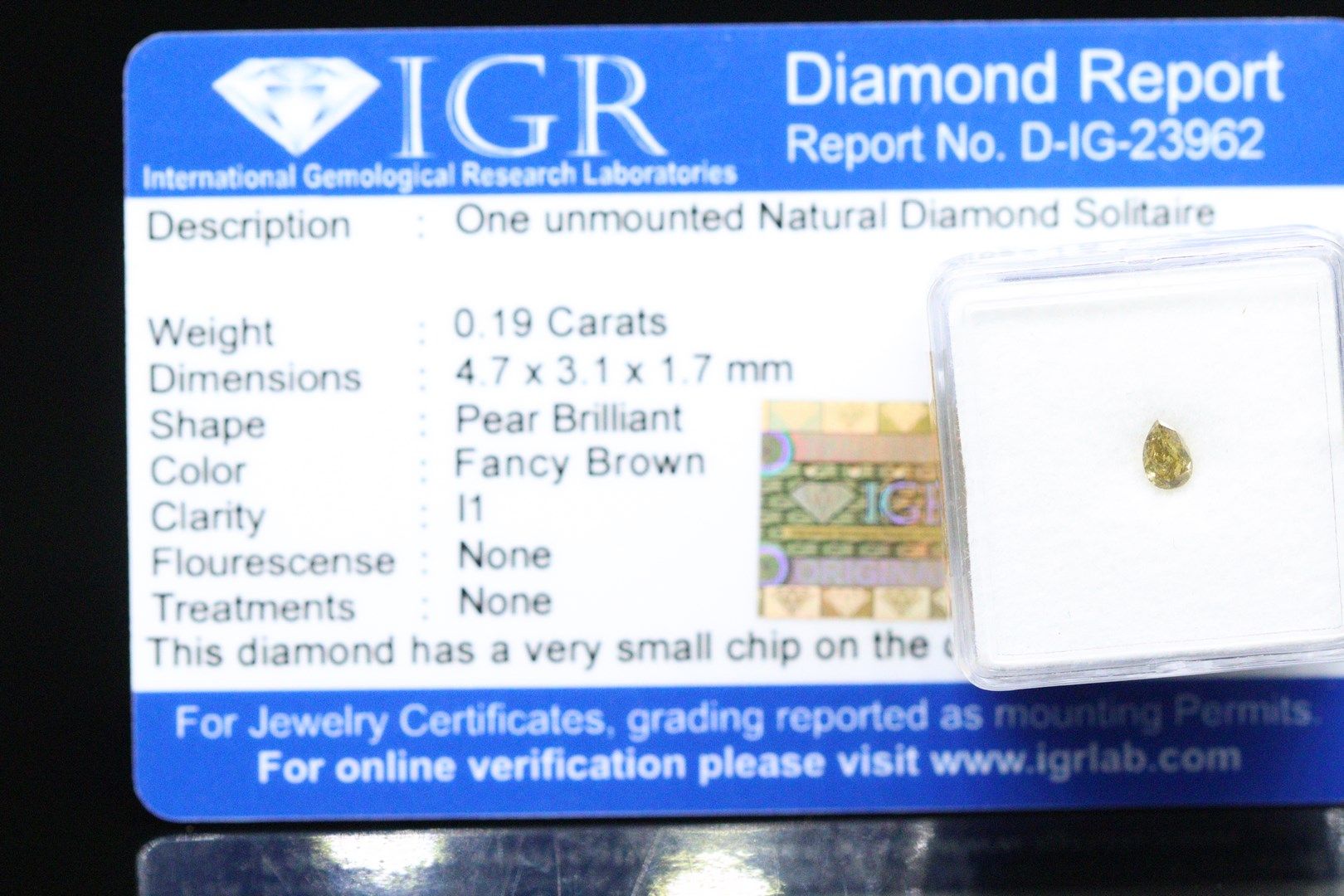 Null 印章下的圆形 "花色棕色 "钻石。

附带一份IGR的报告，证明......。

颜色：花哨的棕色

清晰度: I1

荧光：无

没有治疗。

重量&hellip;