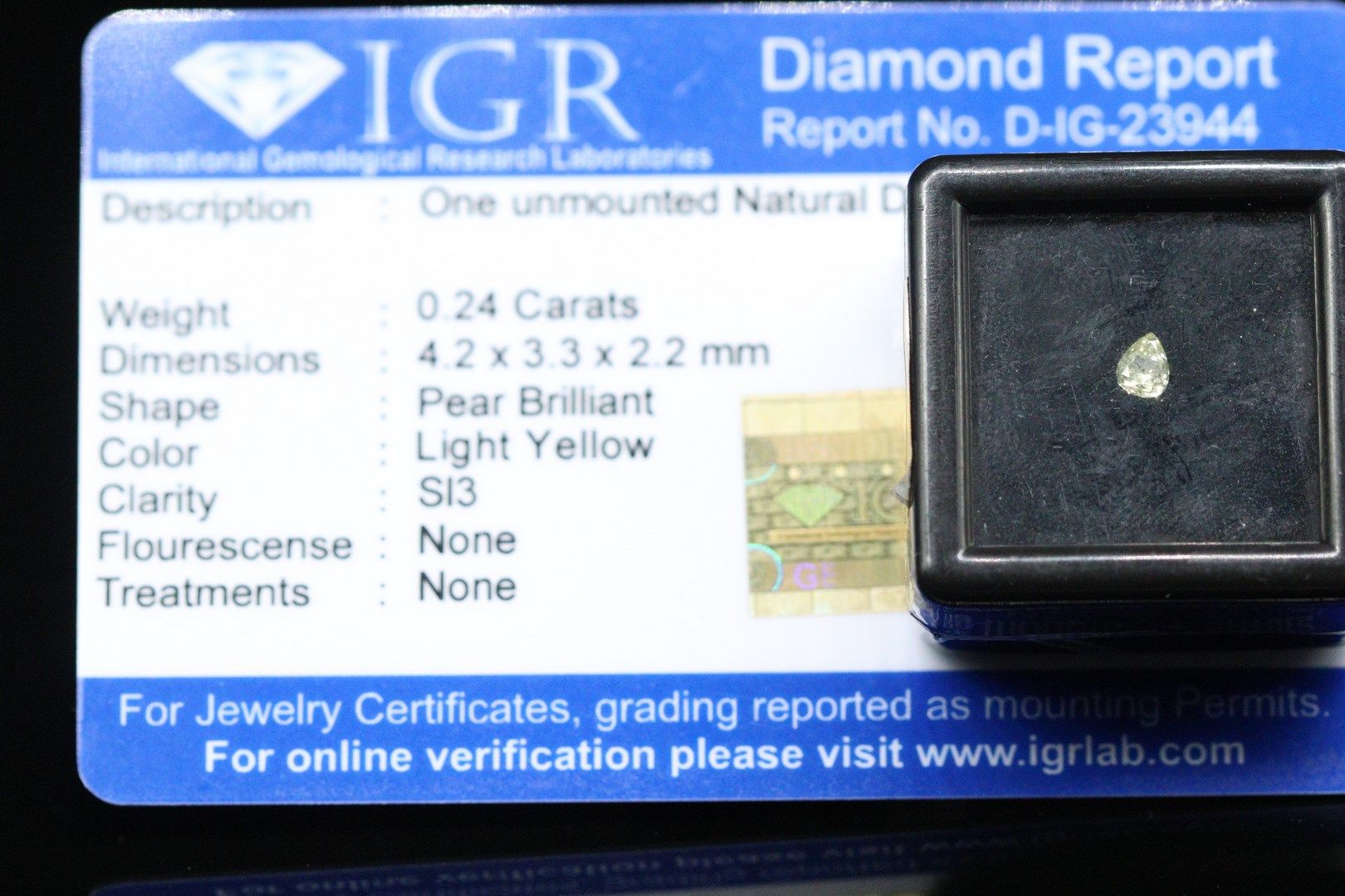 Null Diamant "Light Yellow" poire sous scellée.

Accompagné d'un rapport de l'IG&hellip;