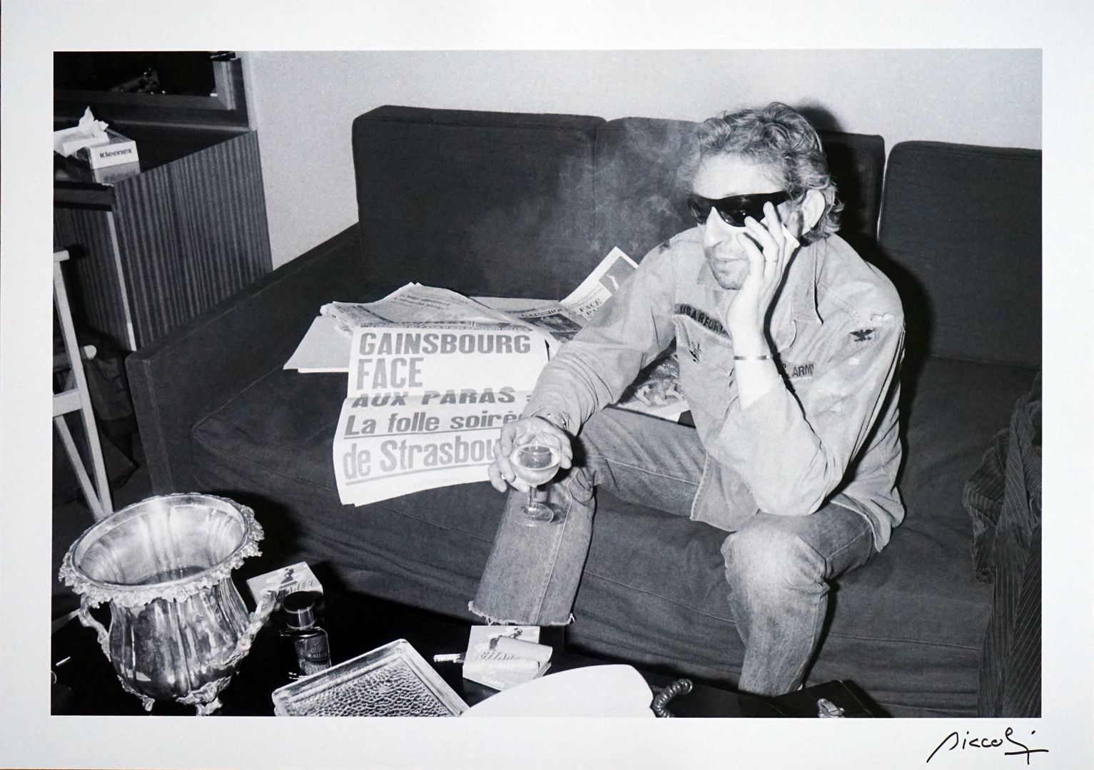 Null Serge Gainsbourg dans sa loge au Palace

tirage sur papier argentique, sign&hellip;