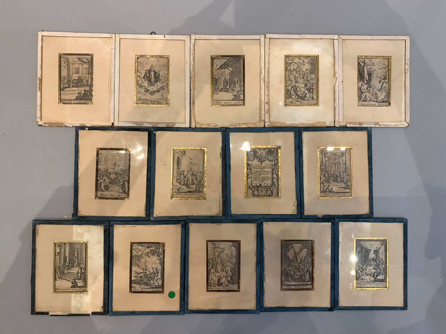 Null 雅克-卡洛 (1592-1635)
圣母的生活》。
14张系列蚀刻版。用数字和以色列的赞美来证明最终的状态很好。 
发黄和污渍，在标题下或艺术家的名字&hellip;
